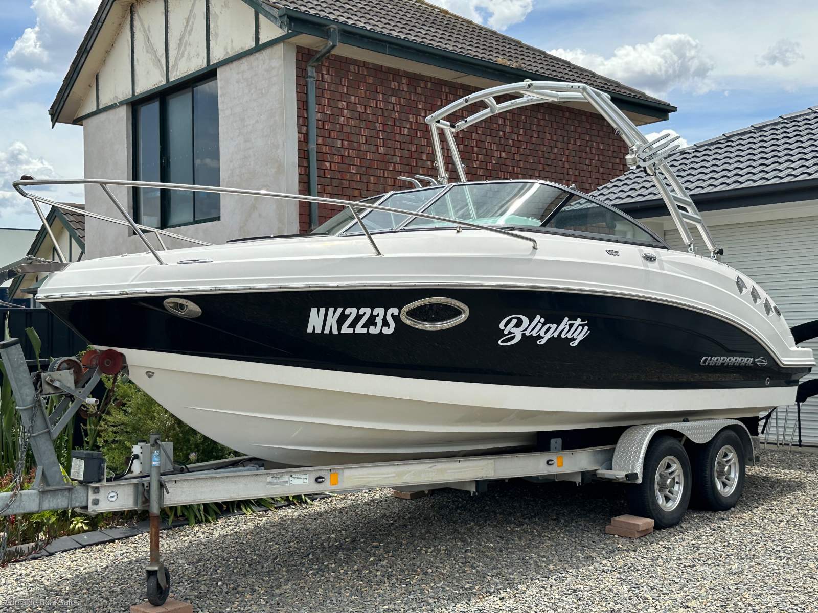 Chaparral 225 Ssi Sports Cabin