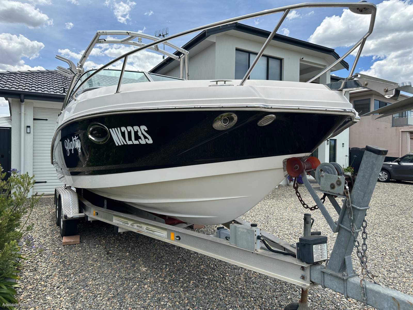 Chaparral 225 Ssi Sports Cabin