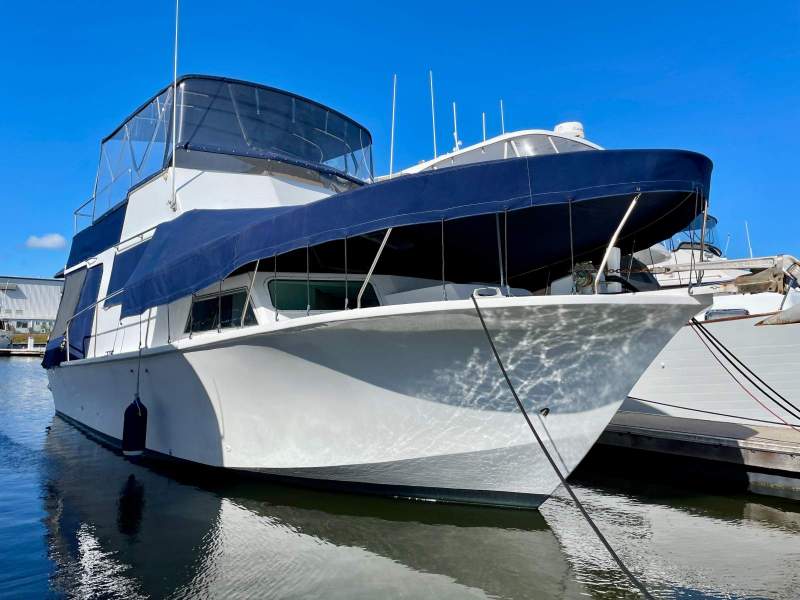 Roberts 32 Flybridge Cruiser