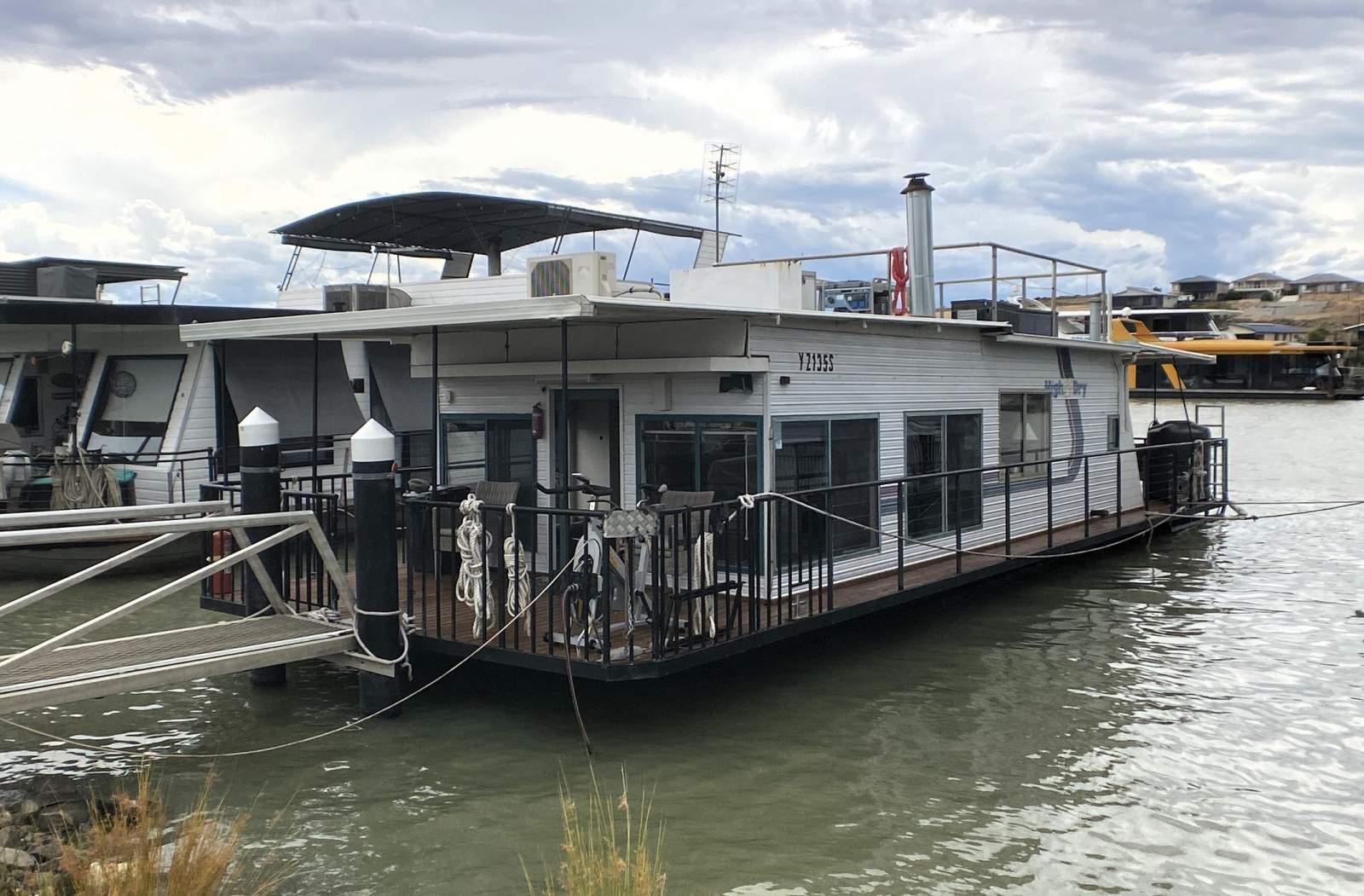High & Dry. Compact One Bed, Two Decked Houseboat.