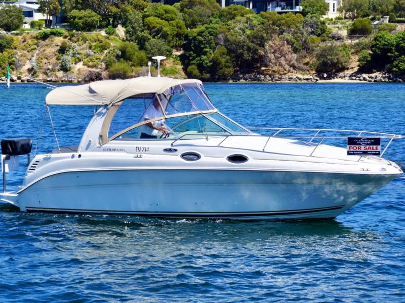 Sea Ray 260 Sundancer Sea Ray 260 Sundancer with pen at Aquarama...