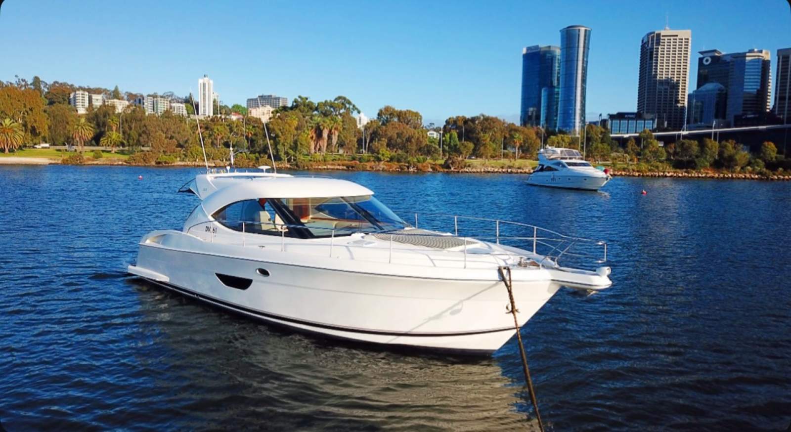 Riviera 4400 Sport Yacht