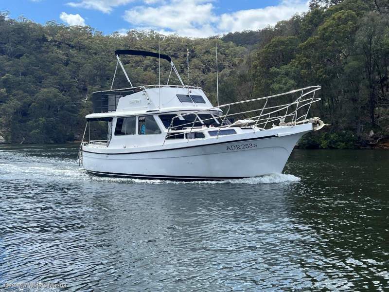 Resort 35 Flybridge cruiser