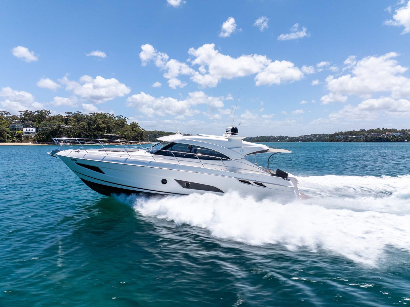 Riviera 4800 Sport Yacht
