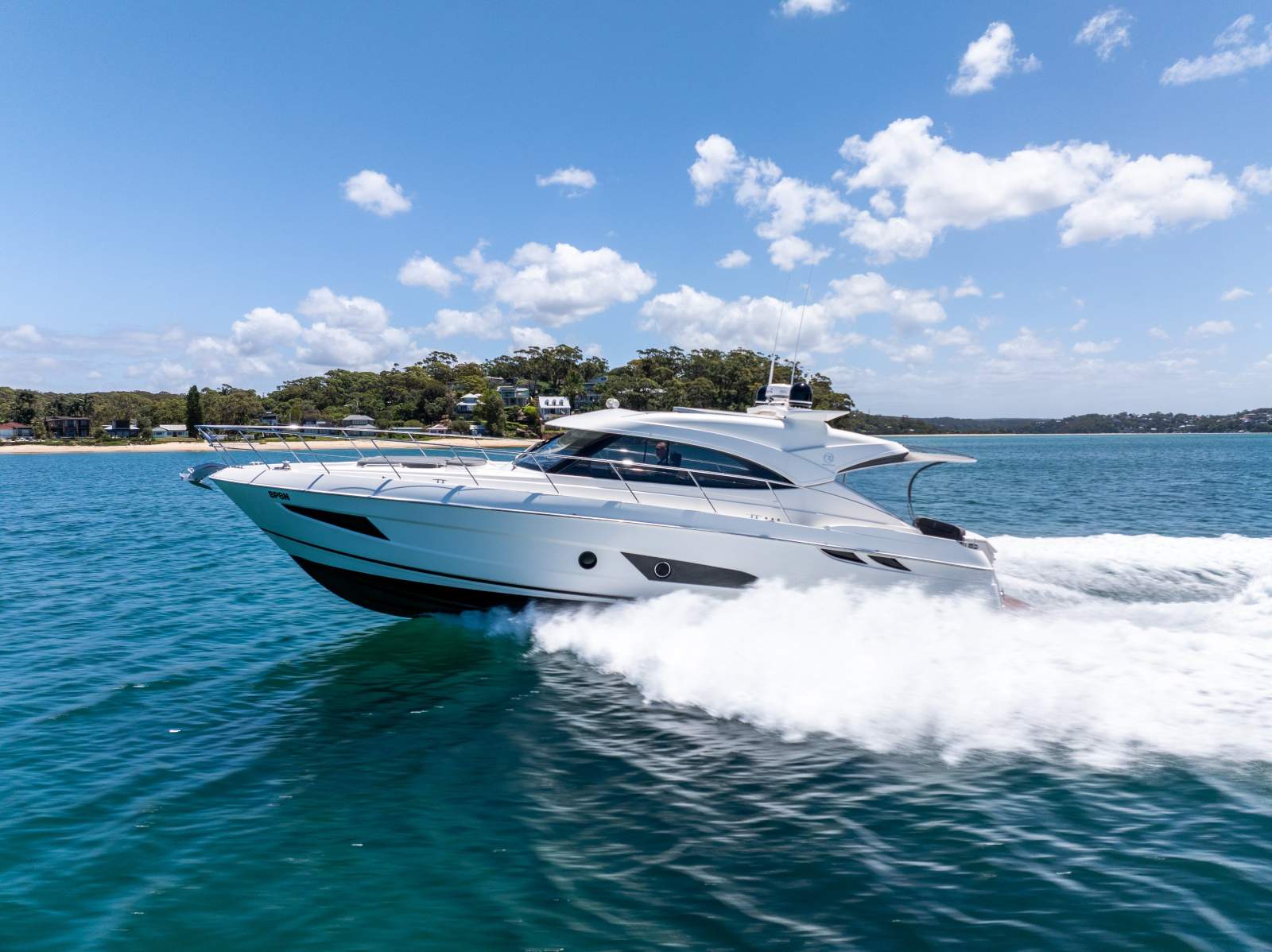 Riviera 4800 Sport Yacht
