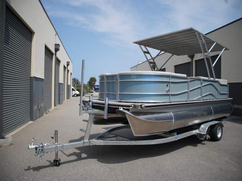 Australis Boats 19 - as new pontoon demonstration boat