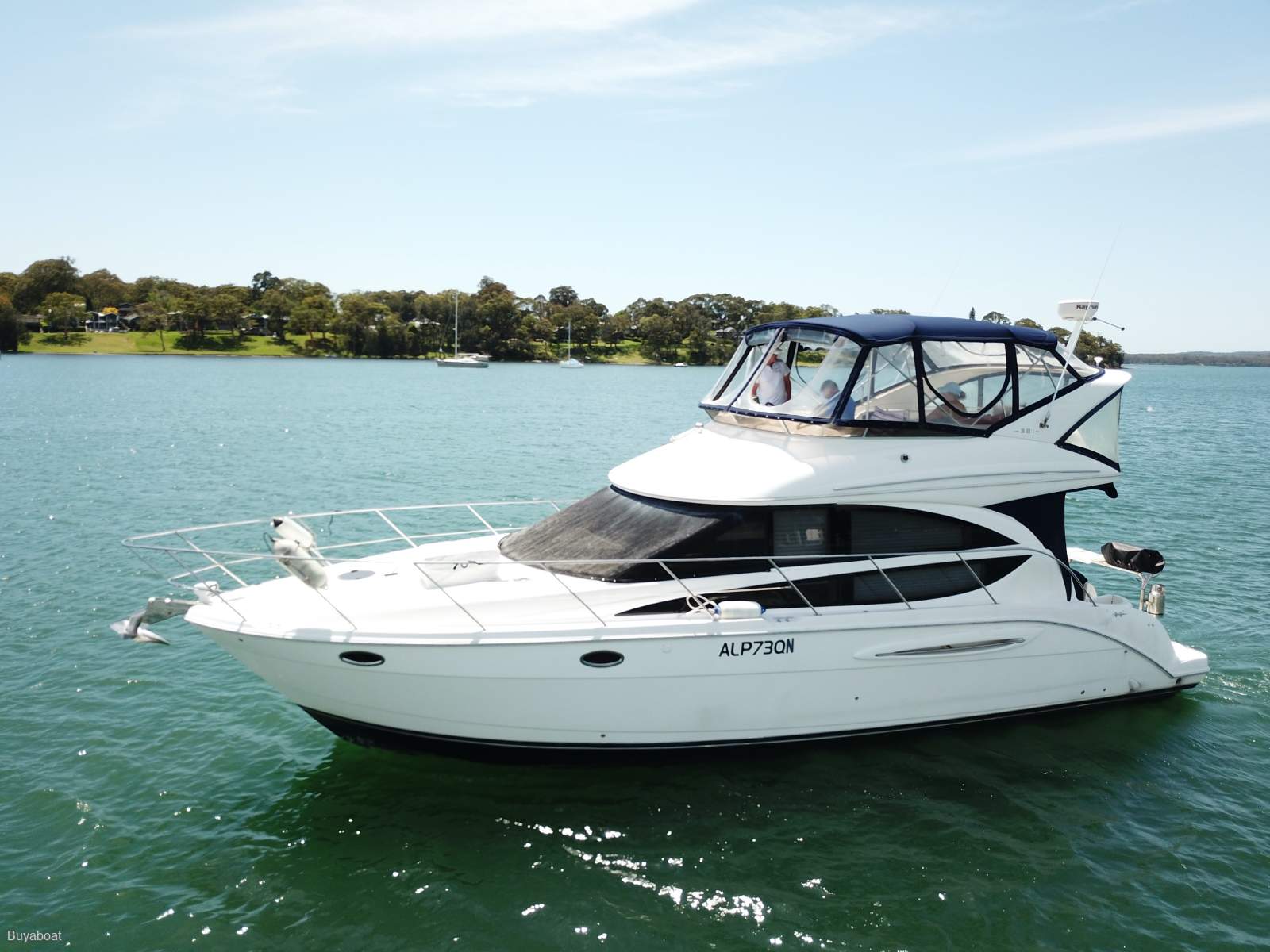 Meridian 391 Flybridge Cruiser