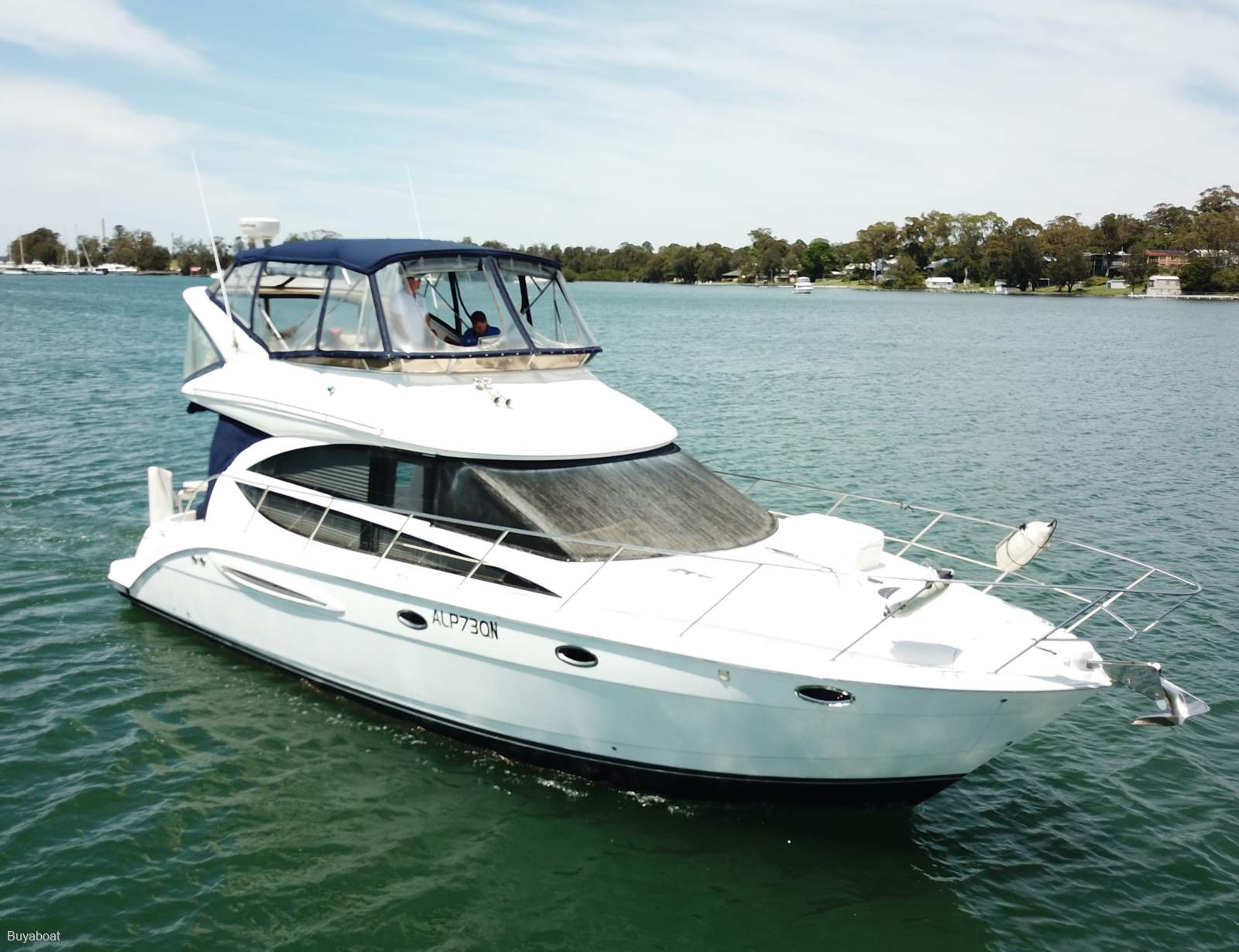 Meridian 391 Flybridge Cruiser