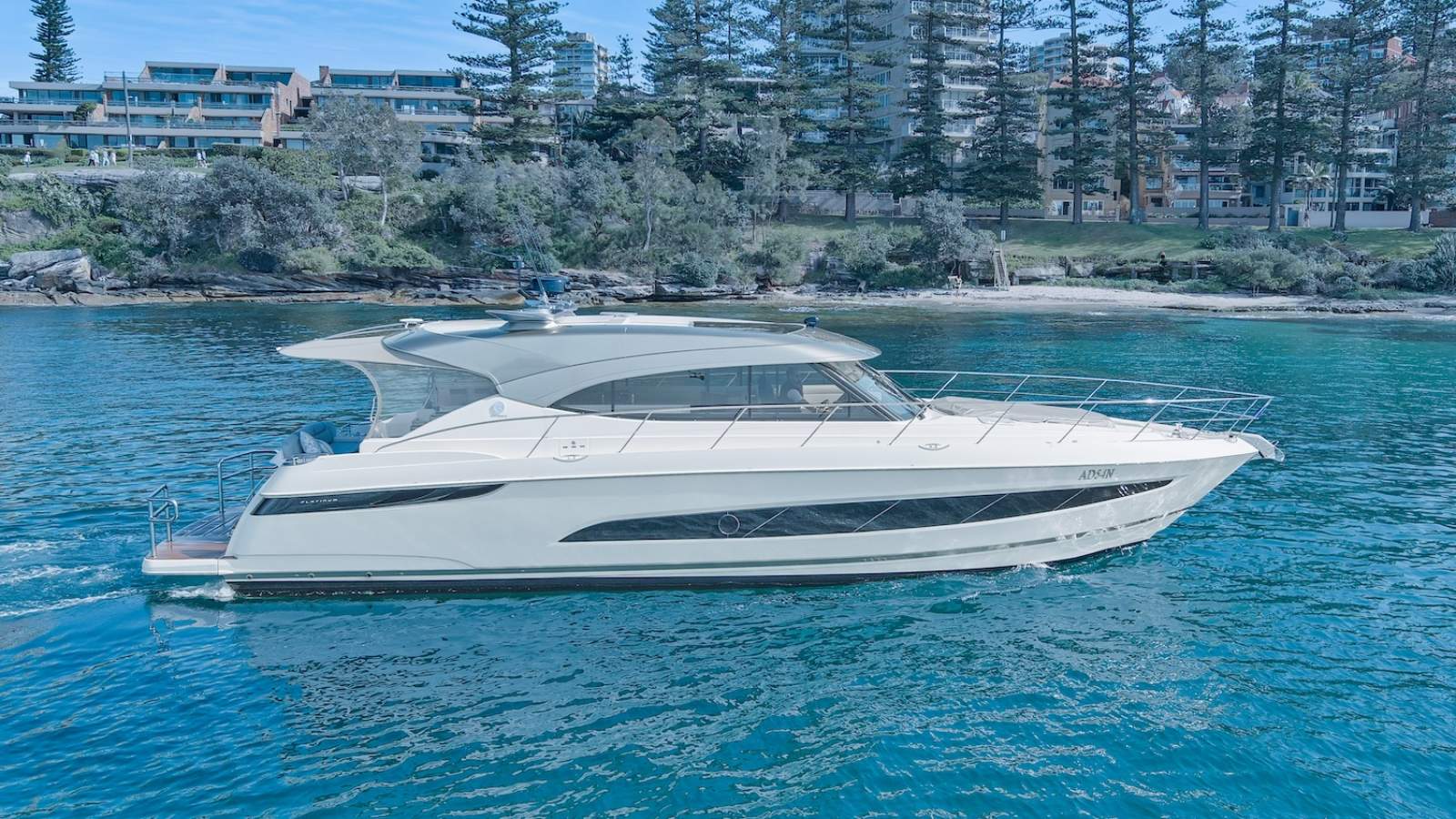 Riviera 5400 Sport Yacht Platinum Edition