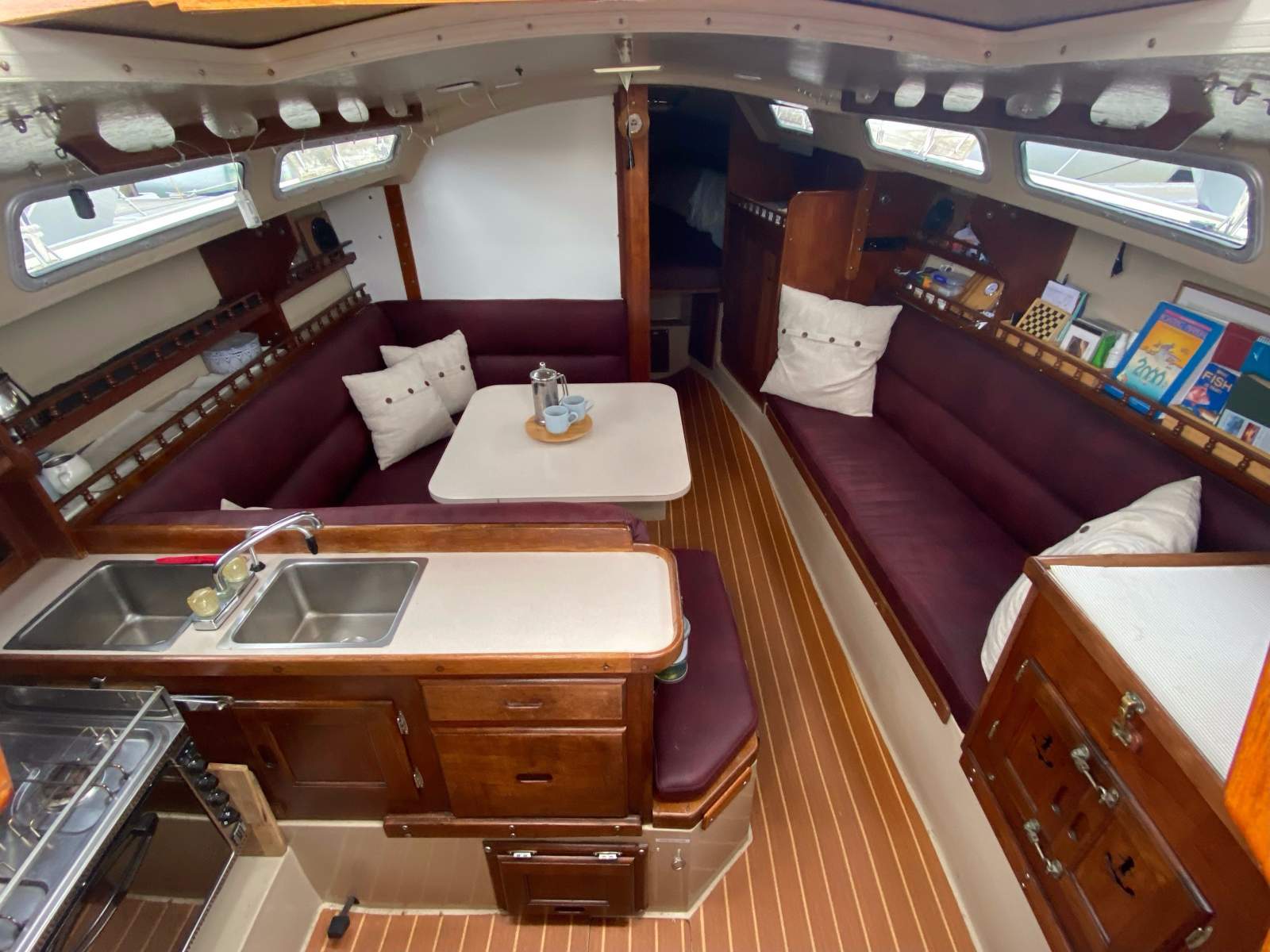 Catalina 30 - a cruising yacht combining space and performance