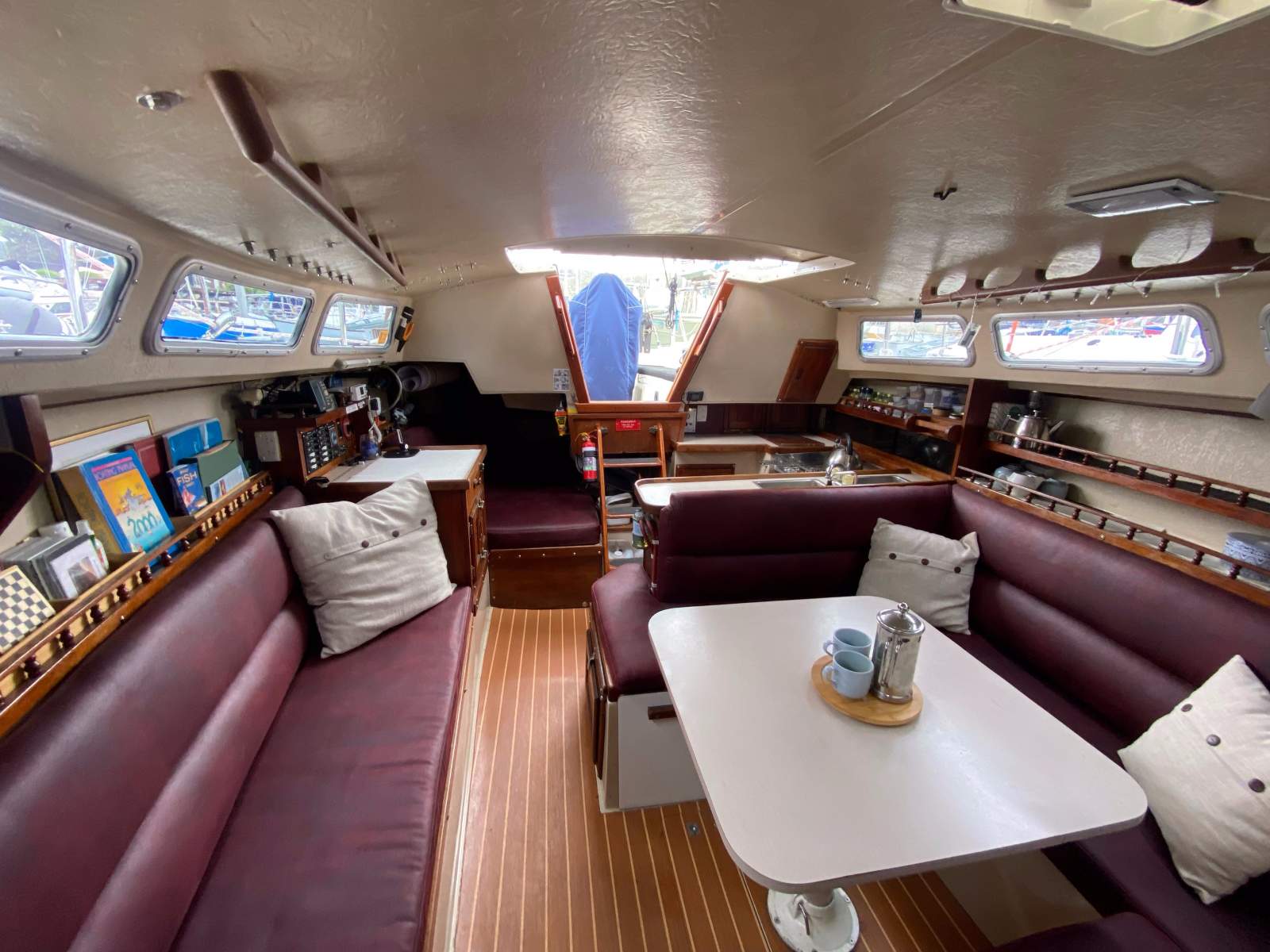 Catalina 30 - a cruising yacht combining space and performance