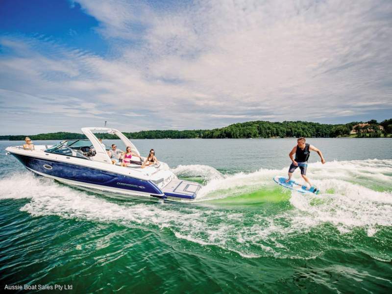 Chaparral 30 Surf