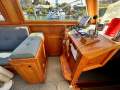 Aquarius 34 Flybridge Cruiser