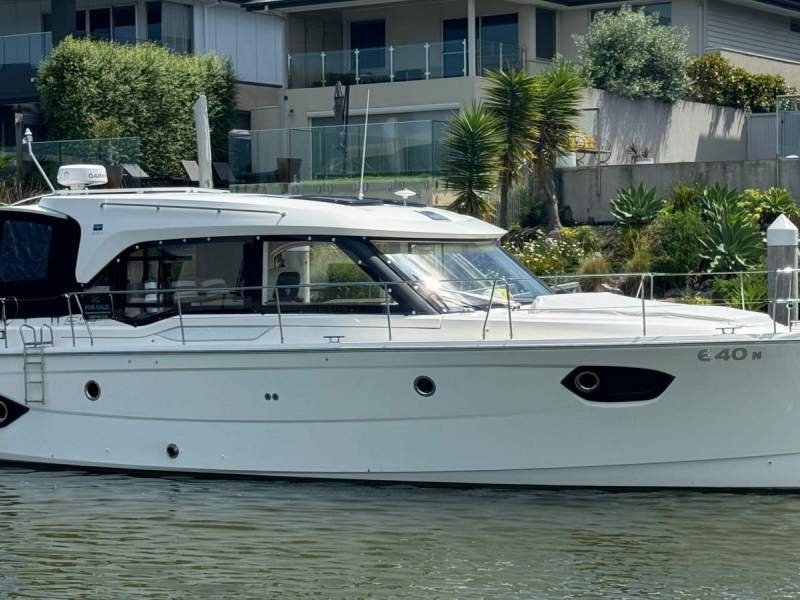 Bavaria E40 Sedan Bow and Stern Thrusters