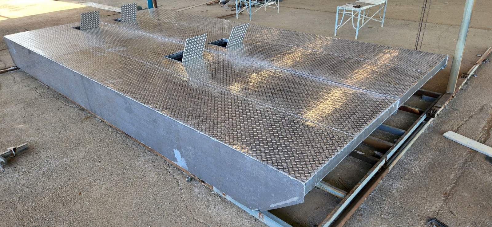 Myark 9. X 4.4 x. 750 Amphibious folding landing barge, spud barge