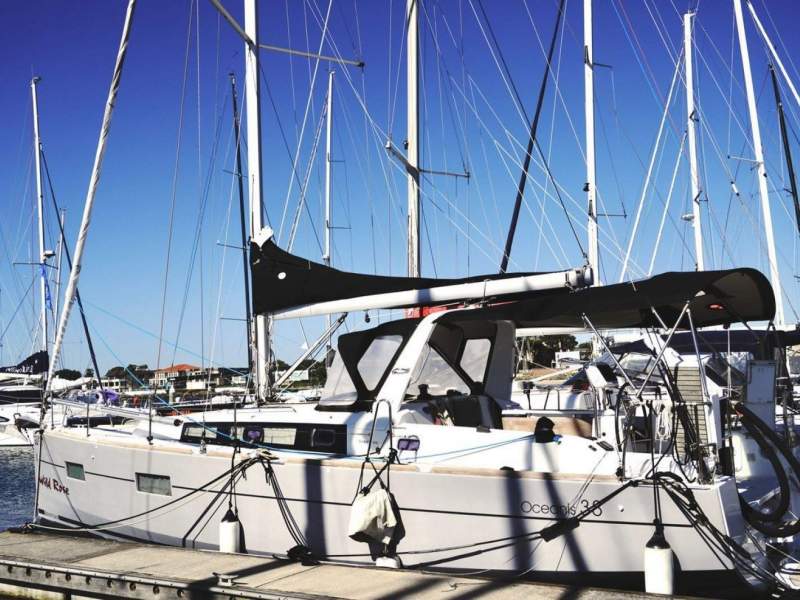 Beneteau Oceanis 38