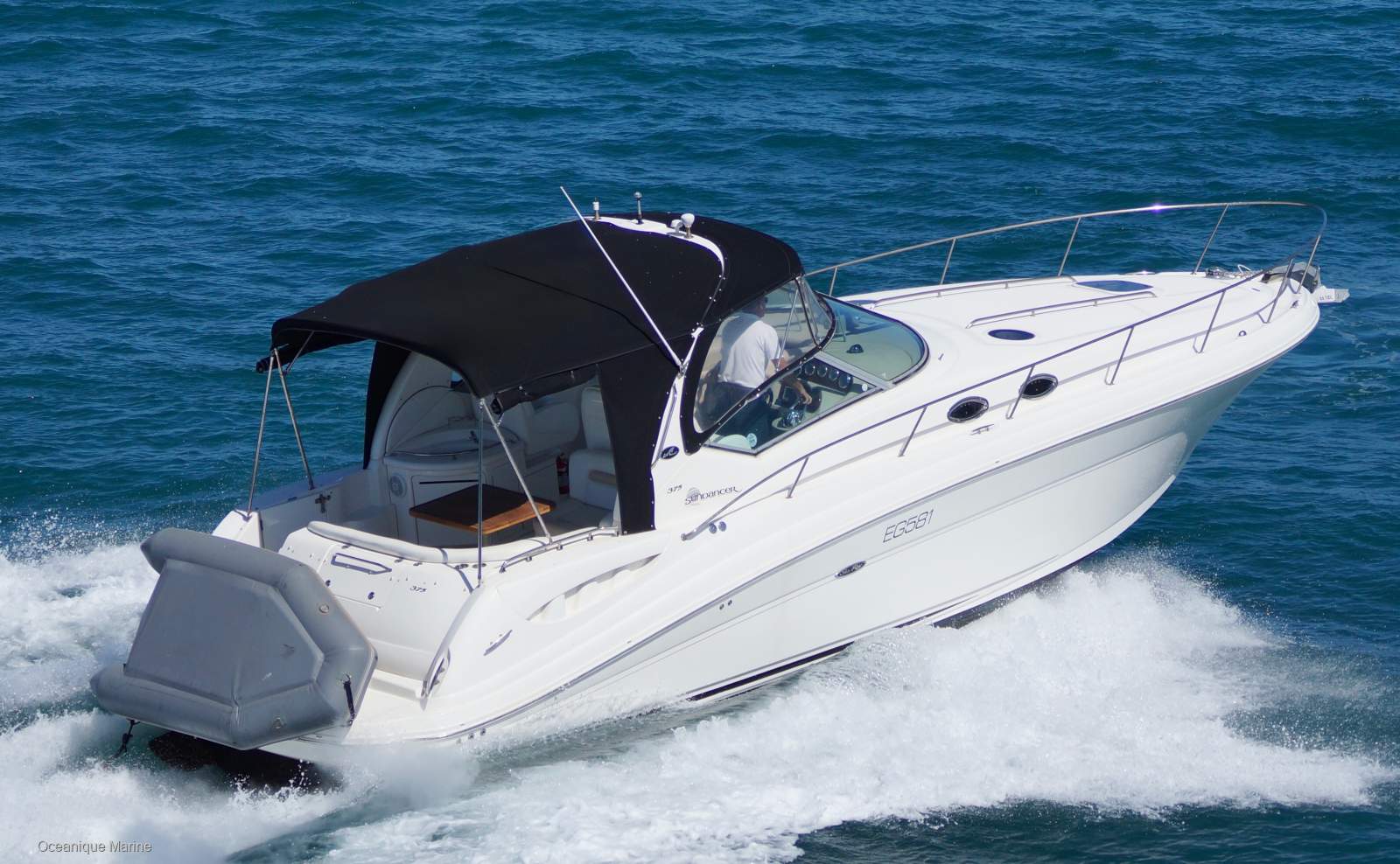 Sea Ray 375 Sundancer *with pen at Hillarys Yacht Club*