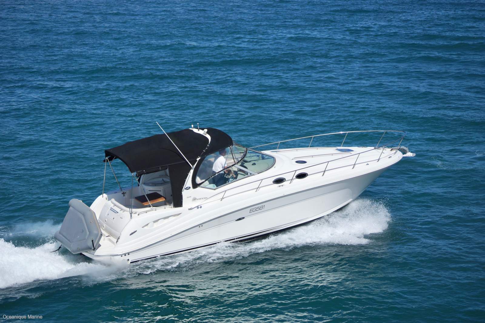 Sea Ray 375 Sundancer *with pen at Hillarys Yacht Club*