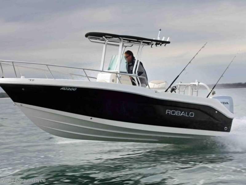 Robalo R200 Centre Console