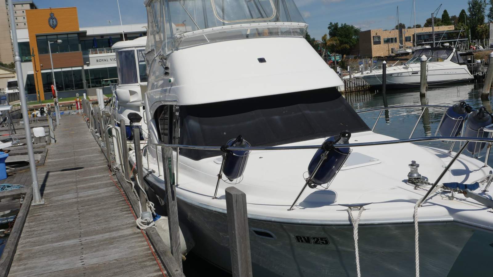 Riviera 3350 Flybridge