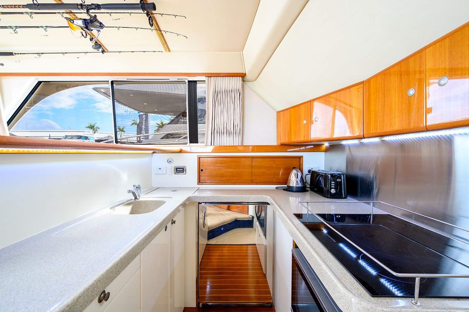 Caribbean 40 Flybridge Cruiser MKII