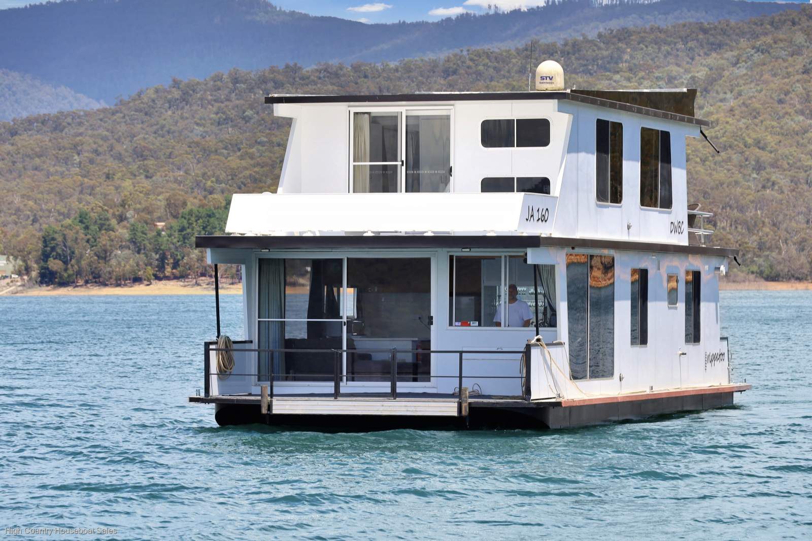 Rippatoo Houseboat Holiday Home on Lake Eildon:Rippatoo on Lake Eildon