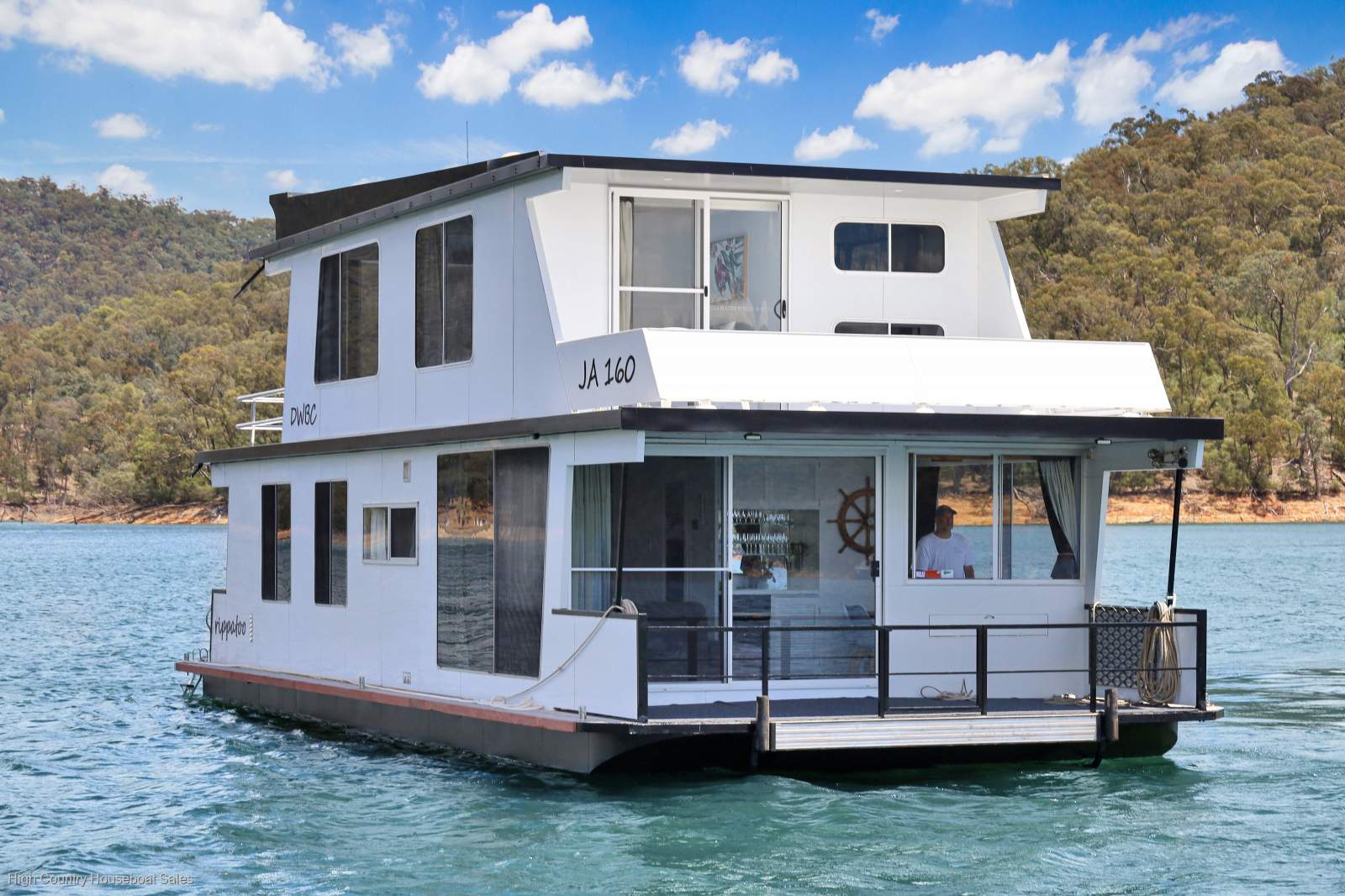 Rippatoo Houseboat Holiday Home on Lake Eildon:Rippatoo on Lake Eildon