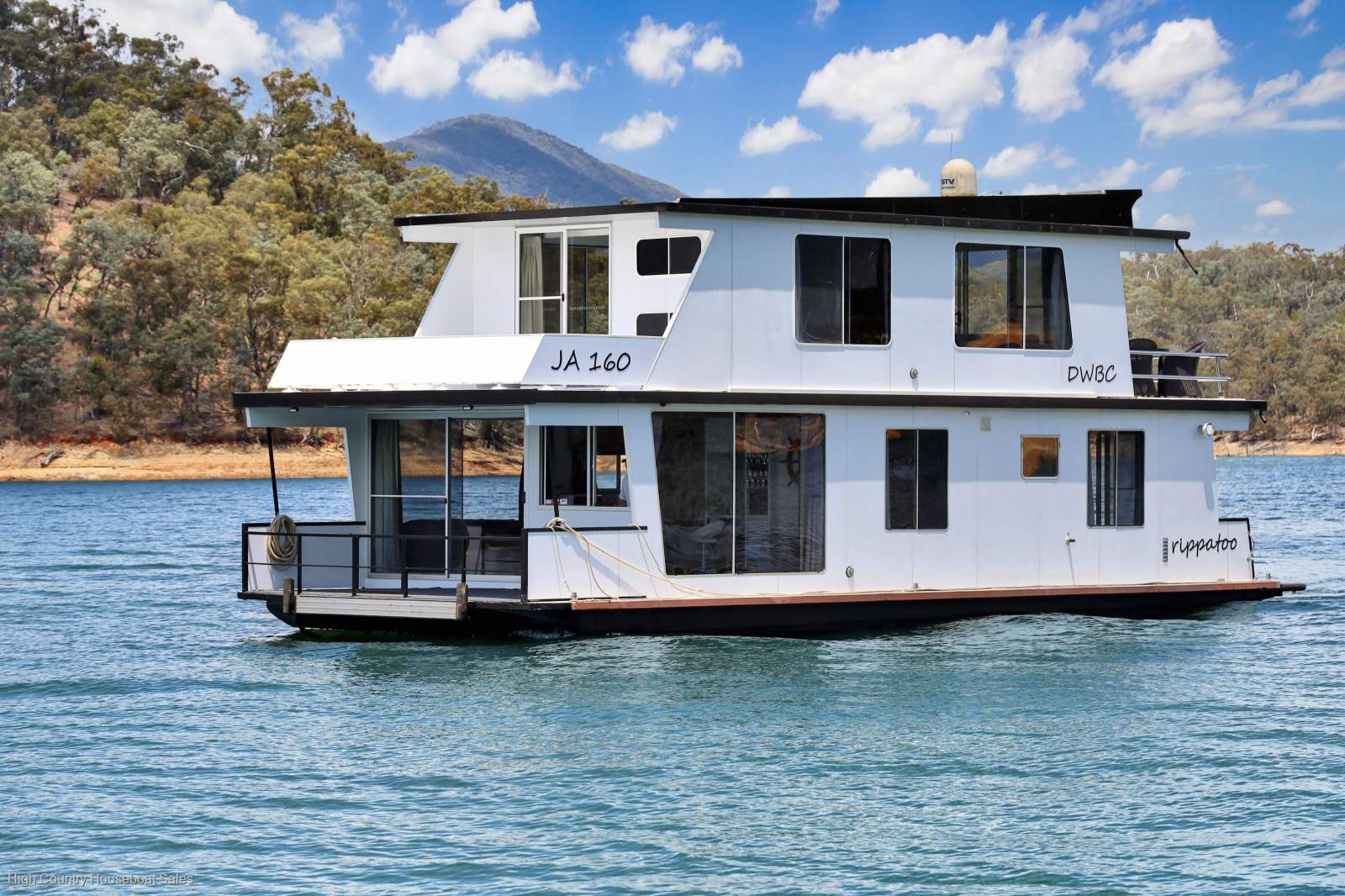 Rippatoo Houseboat Holiday Home on Lake Eildon:Rippatoo on Lake Eildon