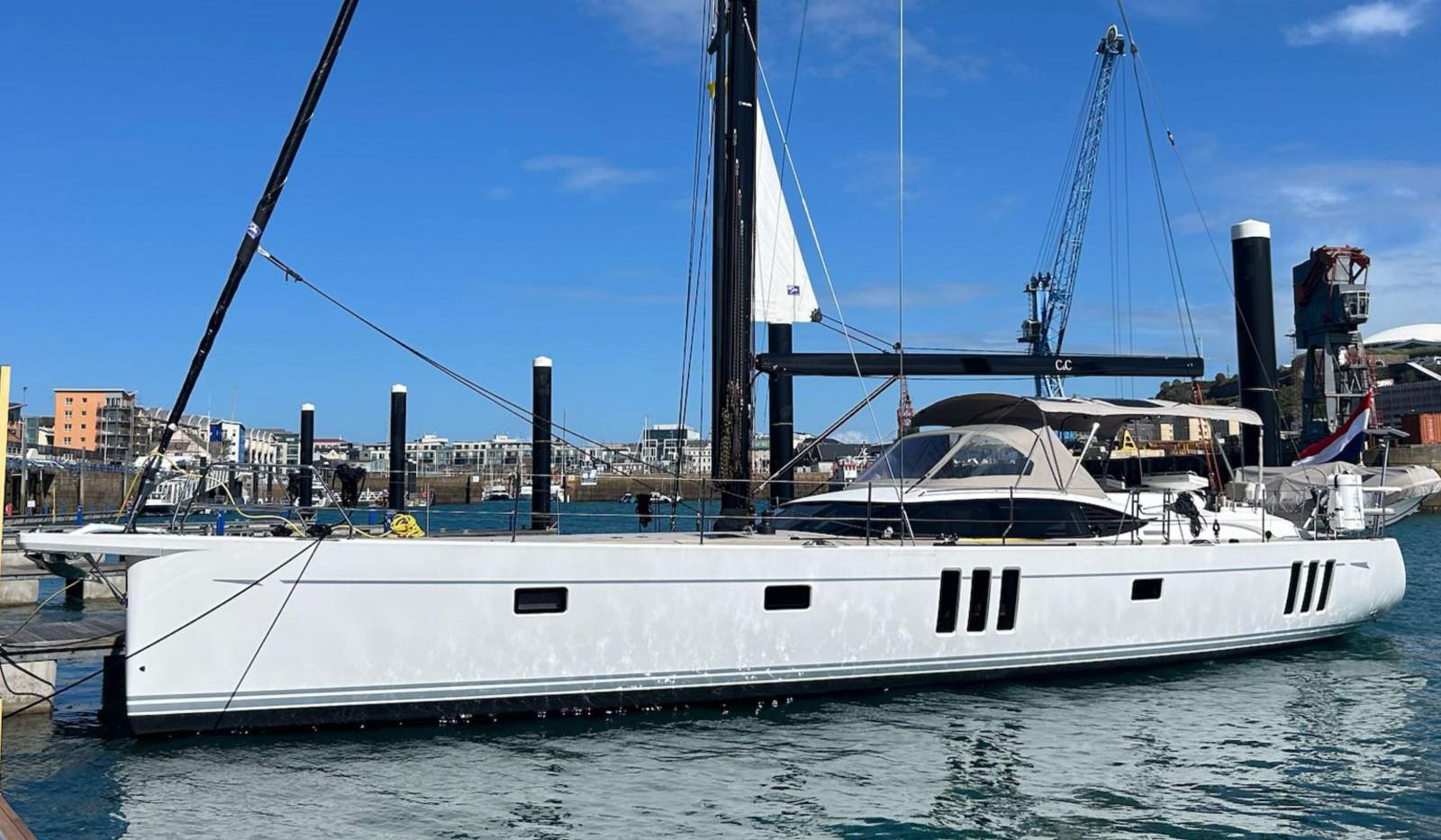 Oyster 595