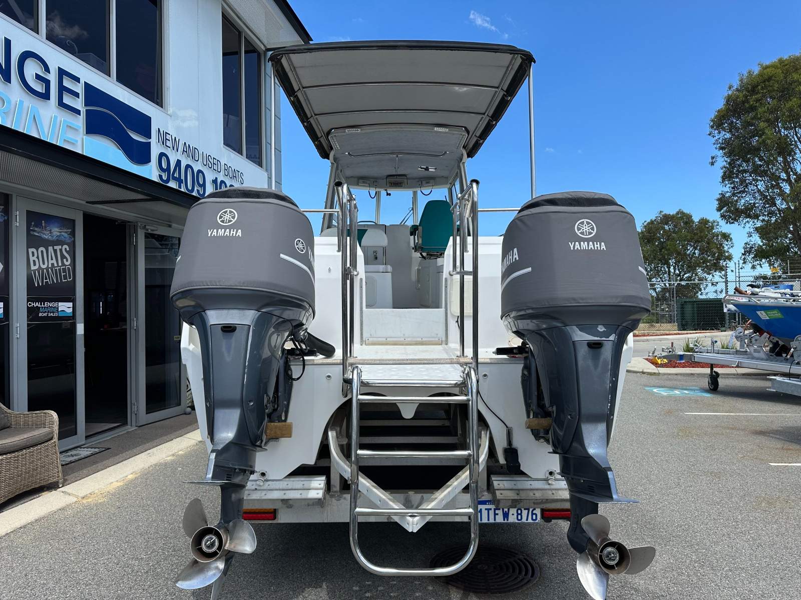 Leisurecat 8000 Sportsfisher With Twin Yamaha 200HP 4 Strokes