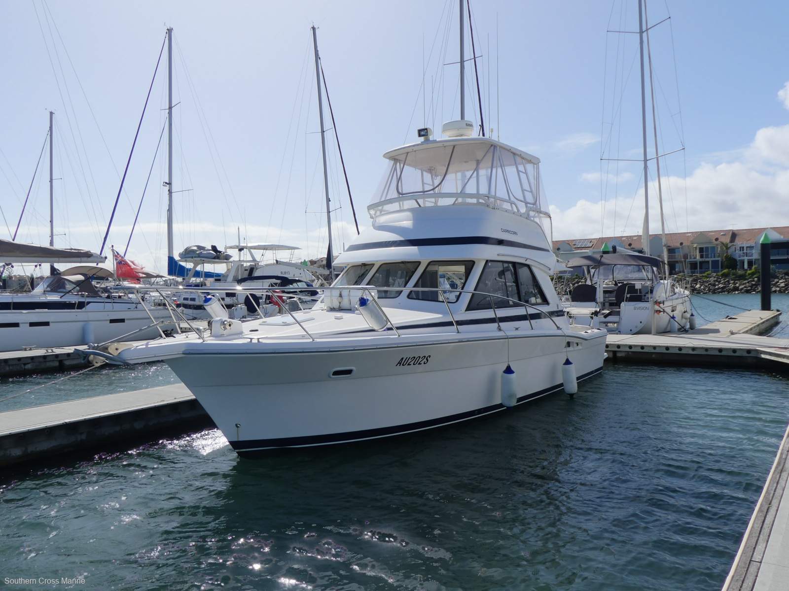 Riviera 3350 Flybridge - some attention needed to Stb Engine