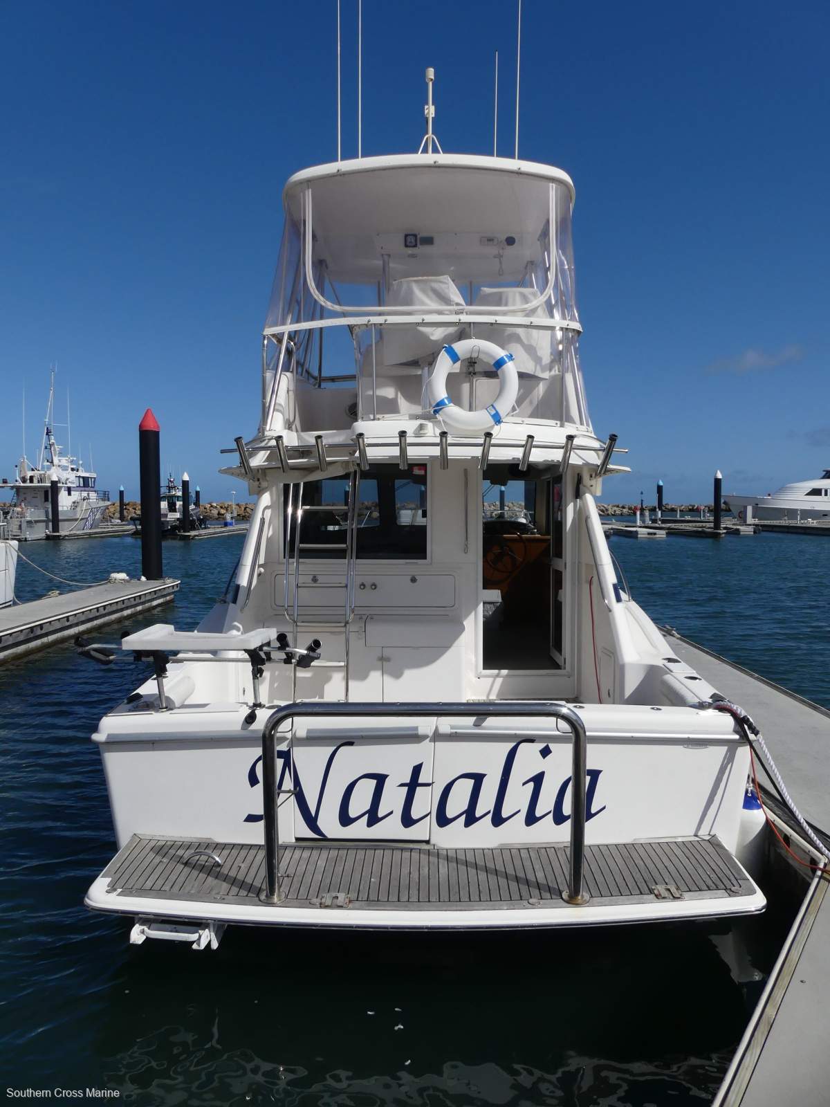 Riviera 3350 Flybridge - some attention needed to Stb Engine