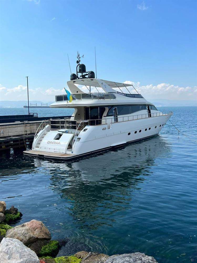 Leopard Catamarans 26 Flybridge