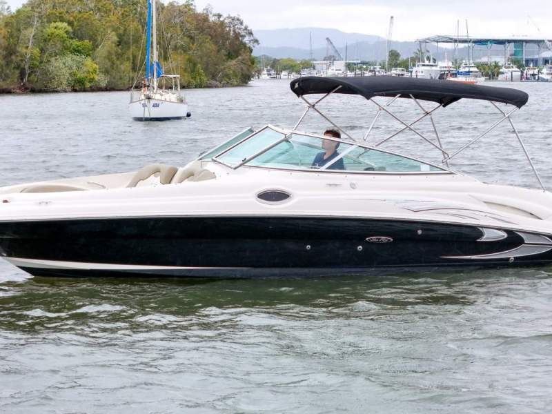 Sea Ray 270 Sundeck Bowrider