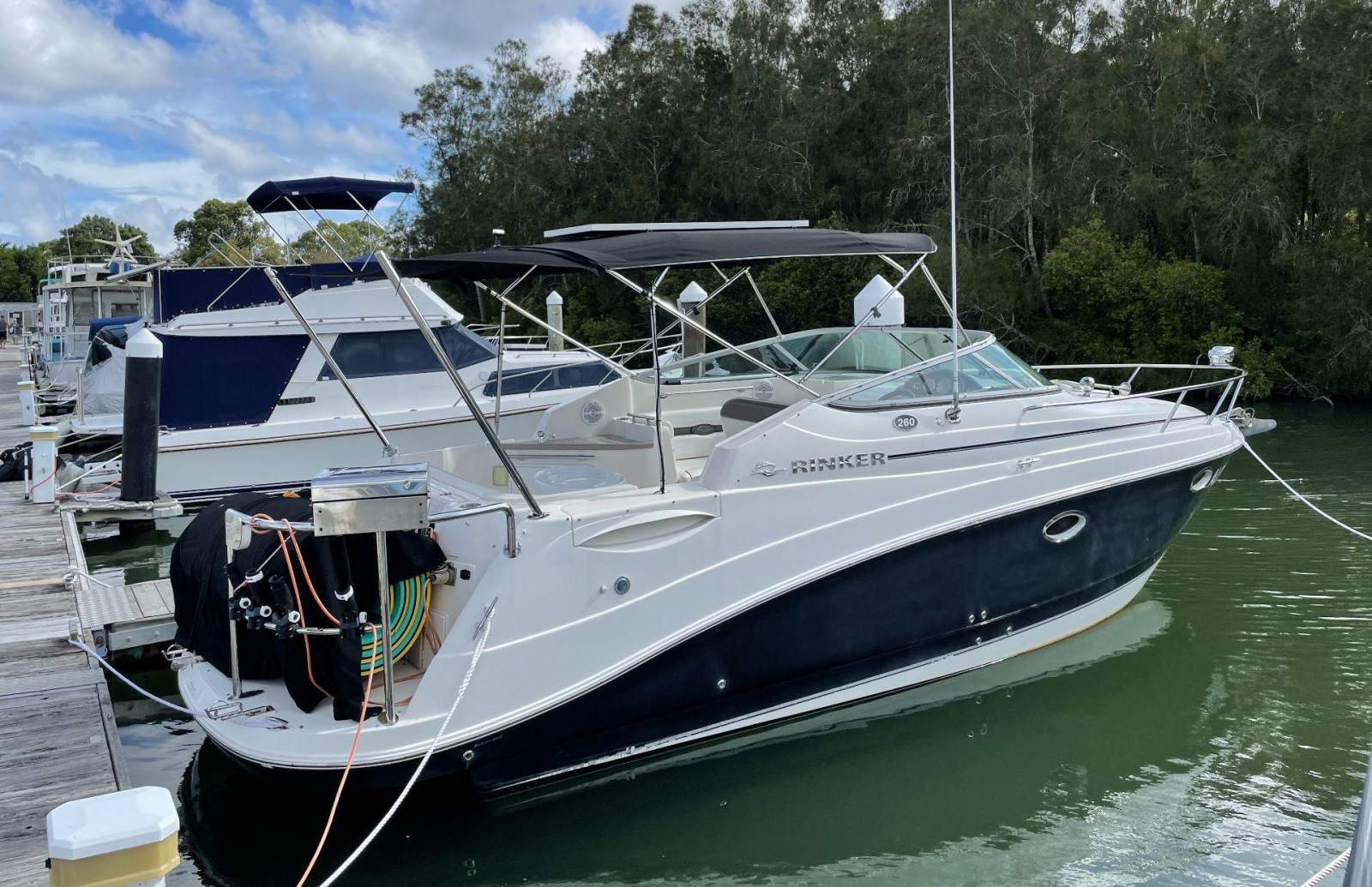 Rinker 260 Express Cruiser