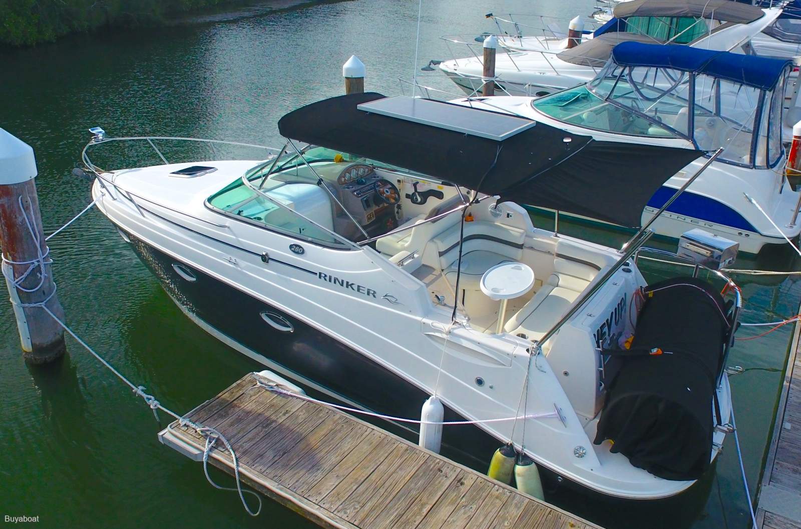 Rinker 260 Express Cruiser - Just serviced