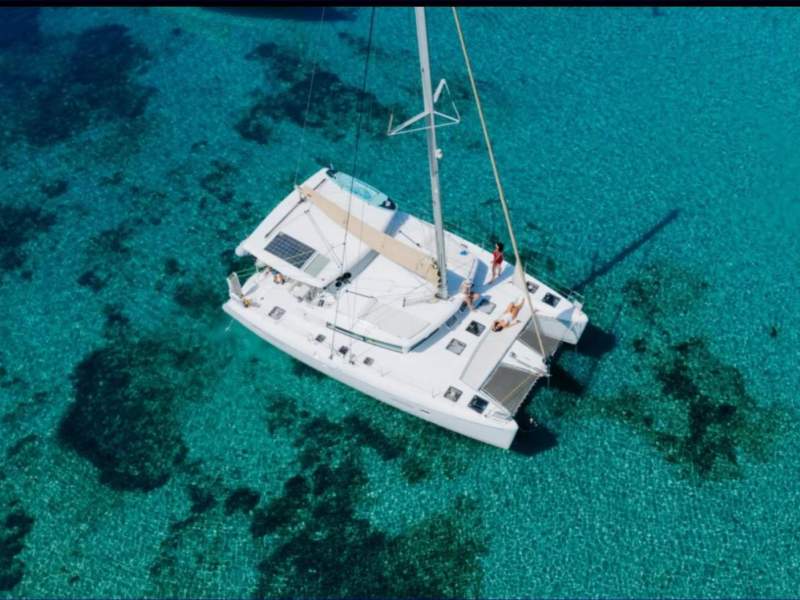 Lagoon 420 Owners version three cabins each with ensuite