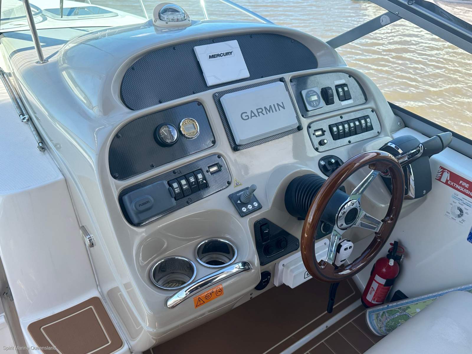 Chaparral 310 Signature