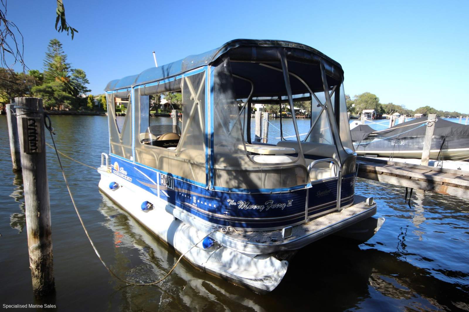 Sun Tracker Signature Series 18 DLX *** SUMMER RIVER CRUISING ***