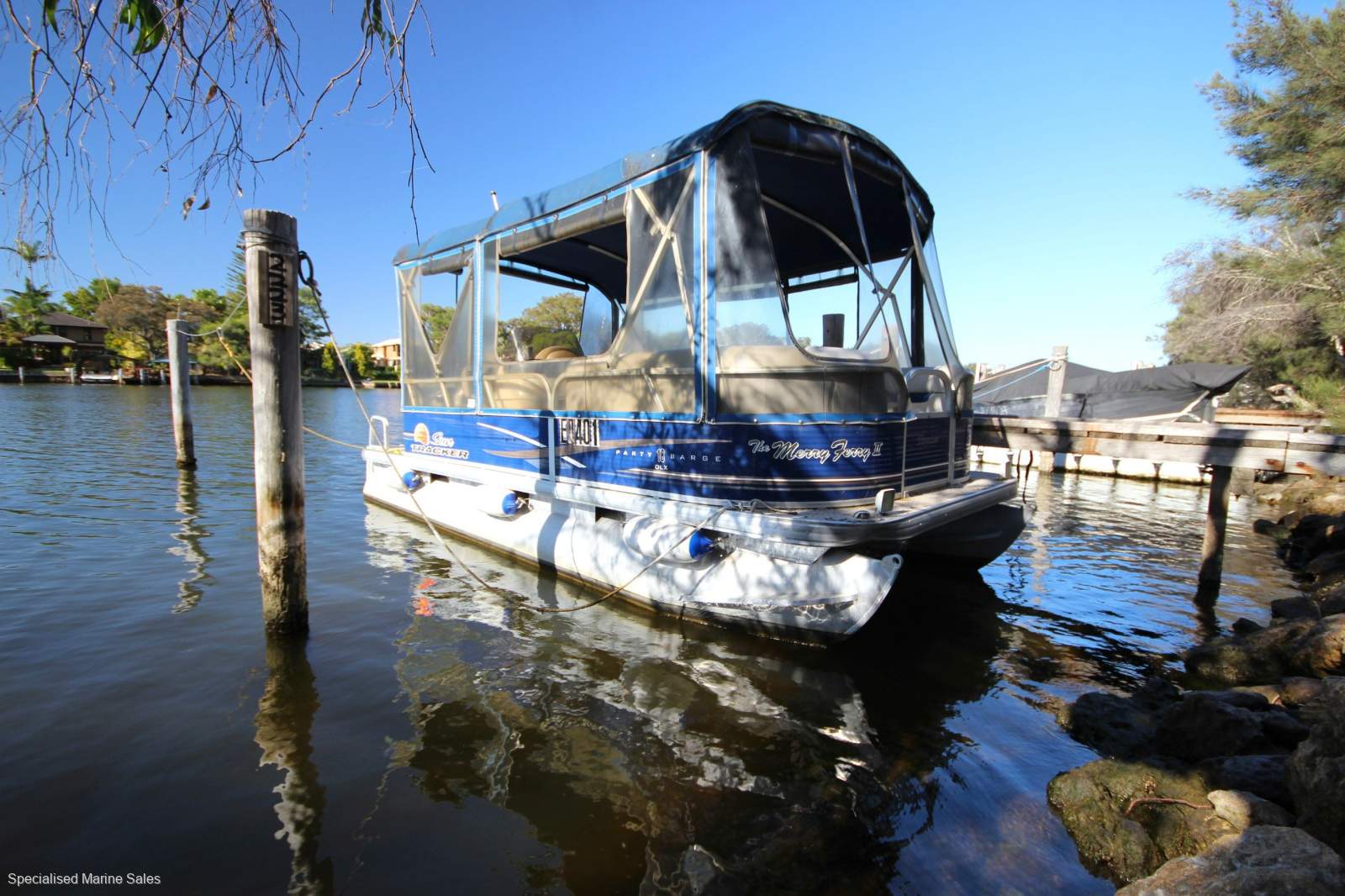 Sun Tracker Signature Series 18 DLX *** SUMMER RIVER CRUISING ***