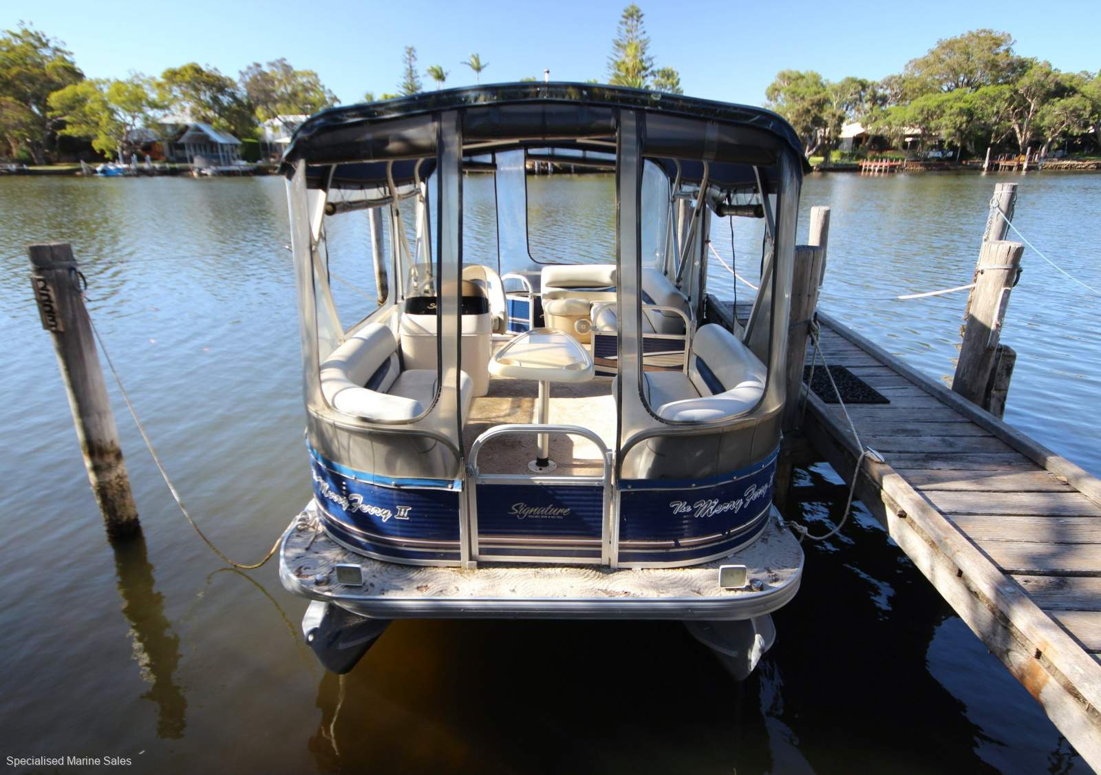 Sun Tracker Signature Series 18 DLX *** SUMMER RIVER CRUISING ***