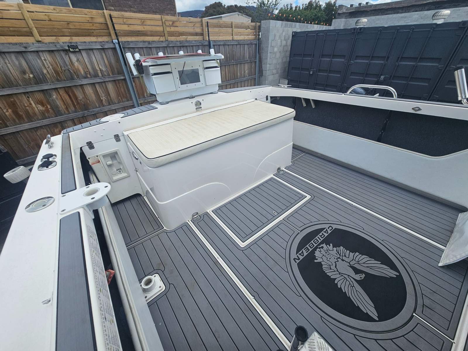 Caribbean 26 Flybridge Cruiser Restless
