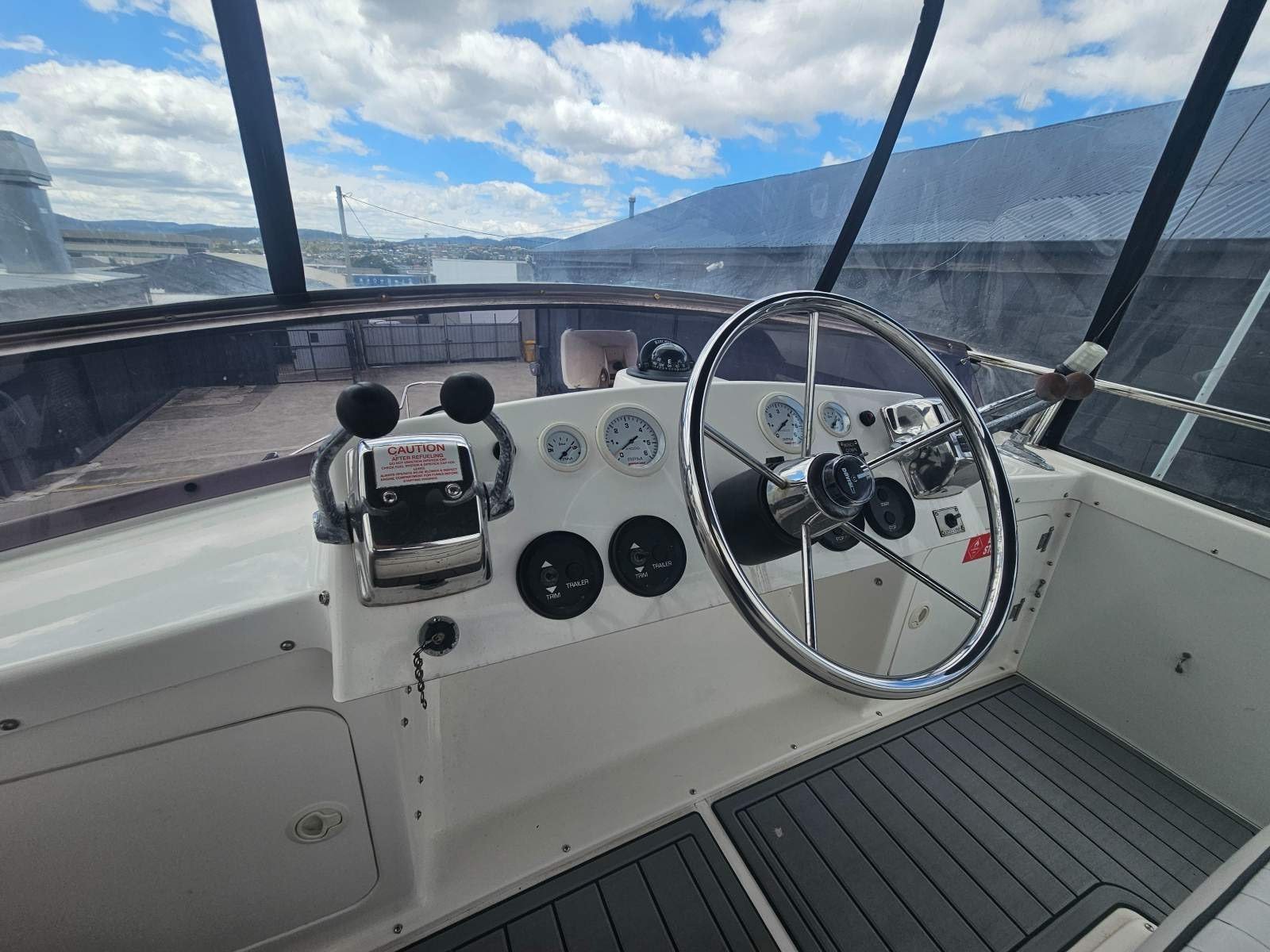 Caribbean 26 Flybridge Cruiser Restless