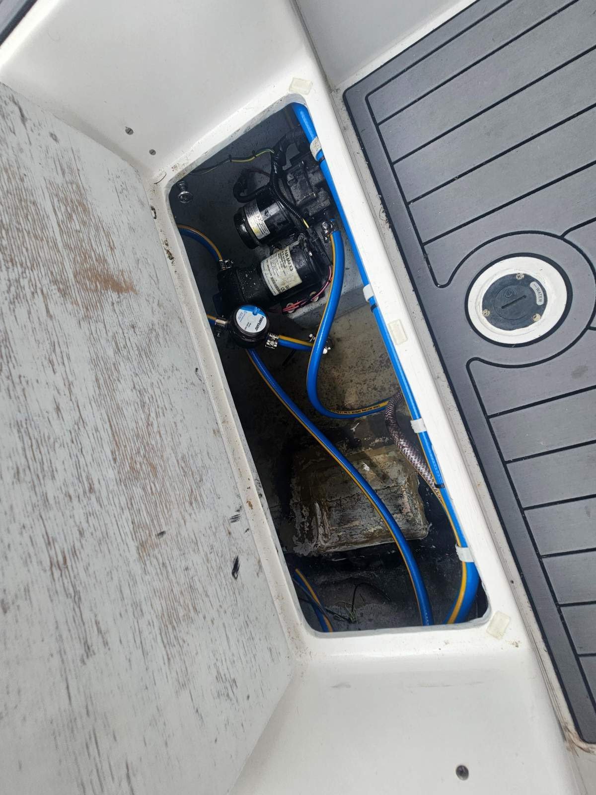 Caribbean 26 Flybridge Cruiser Restless