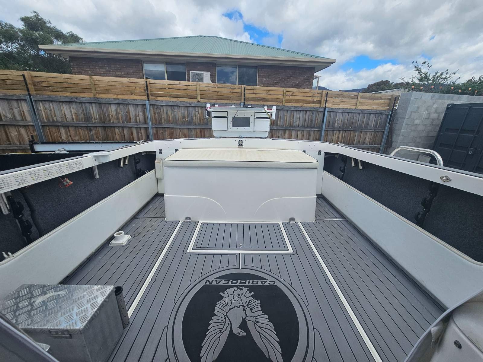 Caribbean 26 Flybridge Cruiser Restless