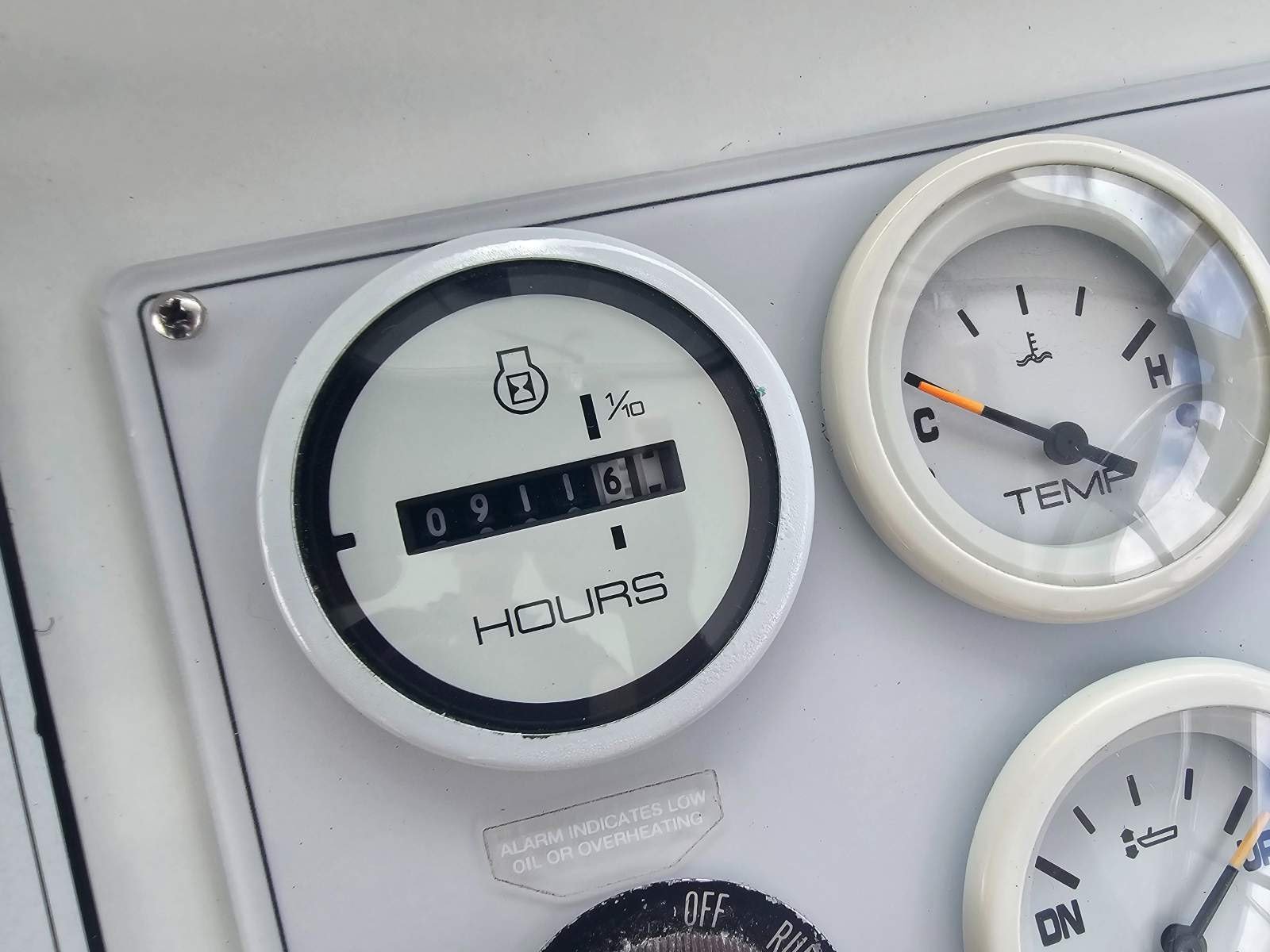 Caribbean 26 Flybridge Cruiser Restless