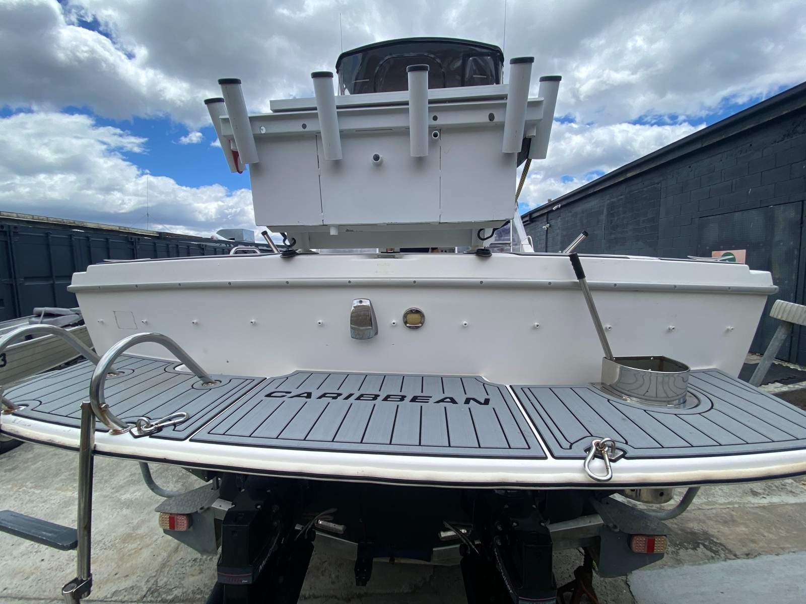 Caribbean 26 Flybridge Cruiser Restless