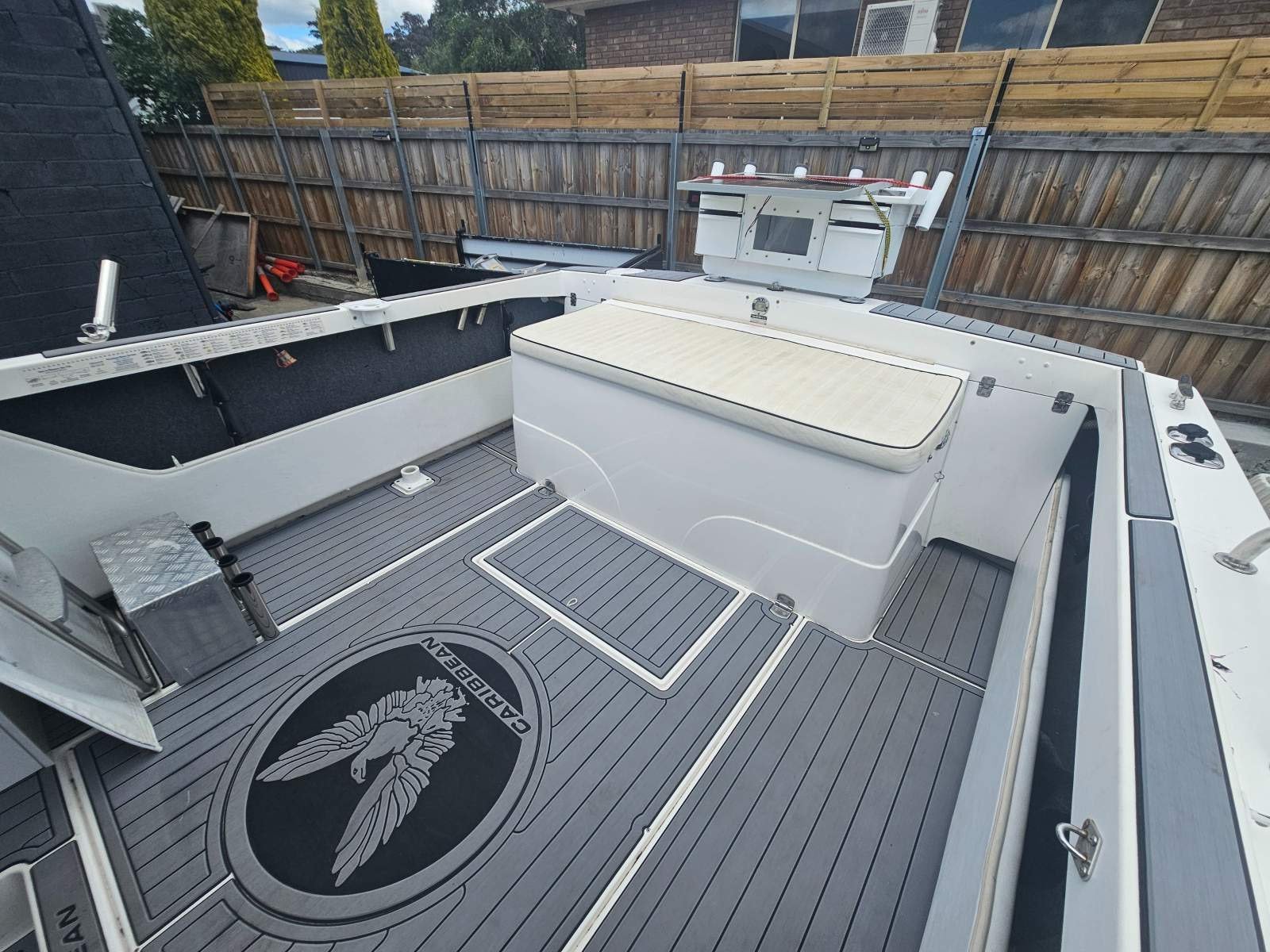 Caribbean 26 Flybridge Cruiser Restless