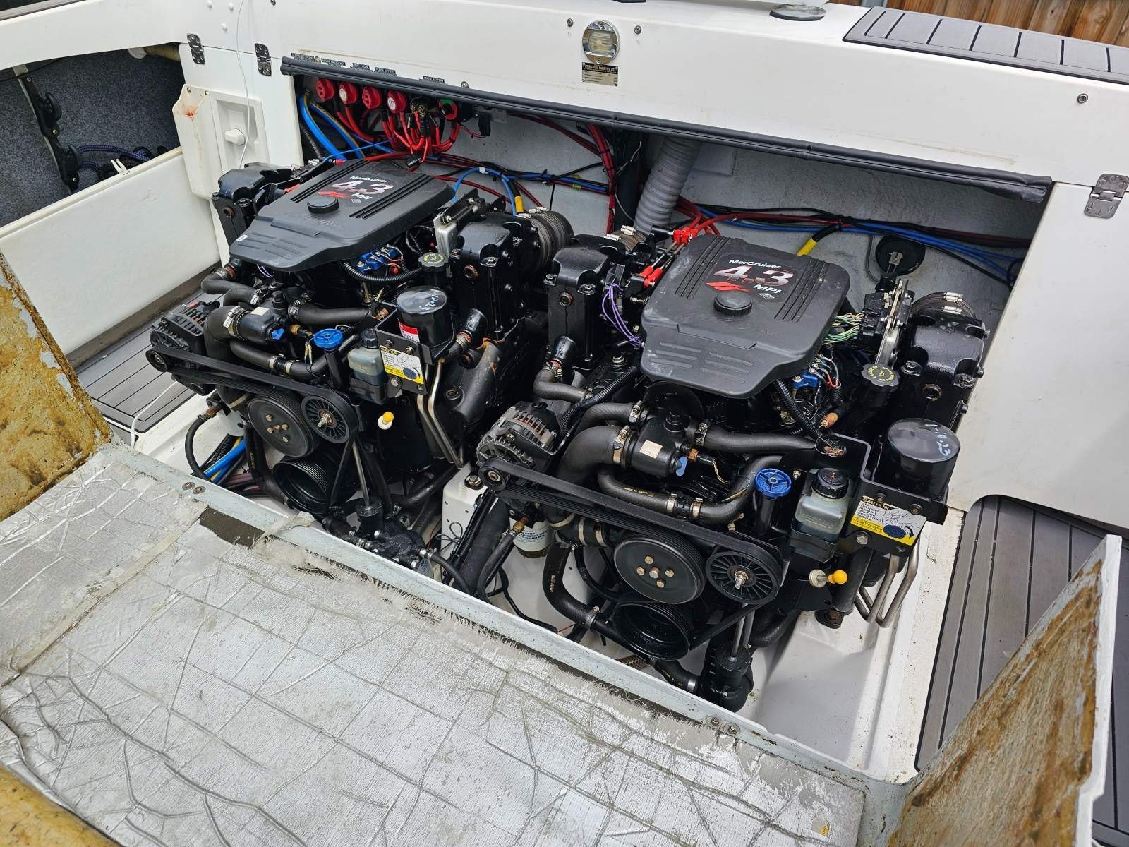 Caribbean 26 Flybridge Cruiser Restless