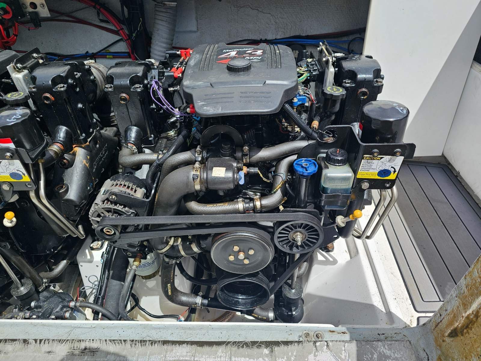 Caribbean 26 Flybridge Cruiser Restless